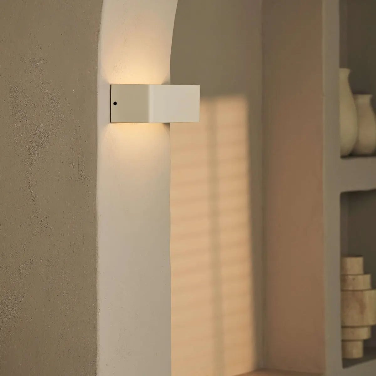 Tessa Vanille Oplaadbare Wandlamp | Bewegingssensor, 20 lichtmodi Afstandsbediening