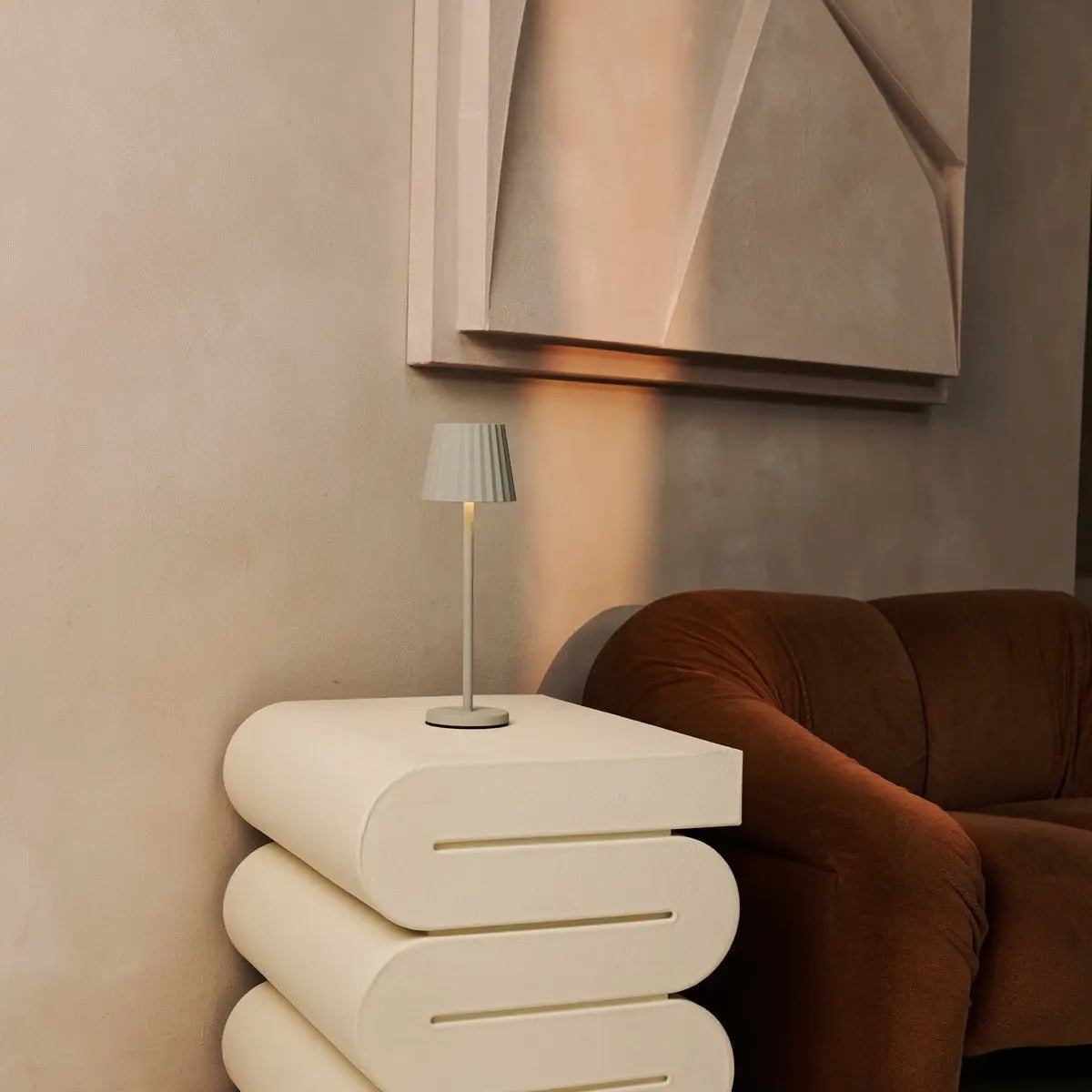 Combiset Professioneel | 8 x Maya Shadow Grey oplaadbare tafellampen en 1 x Central Station-oplaadstation