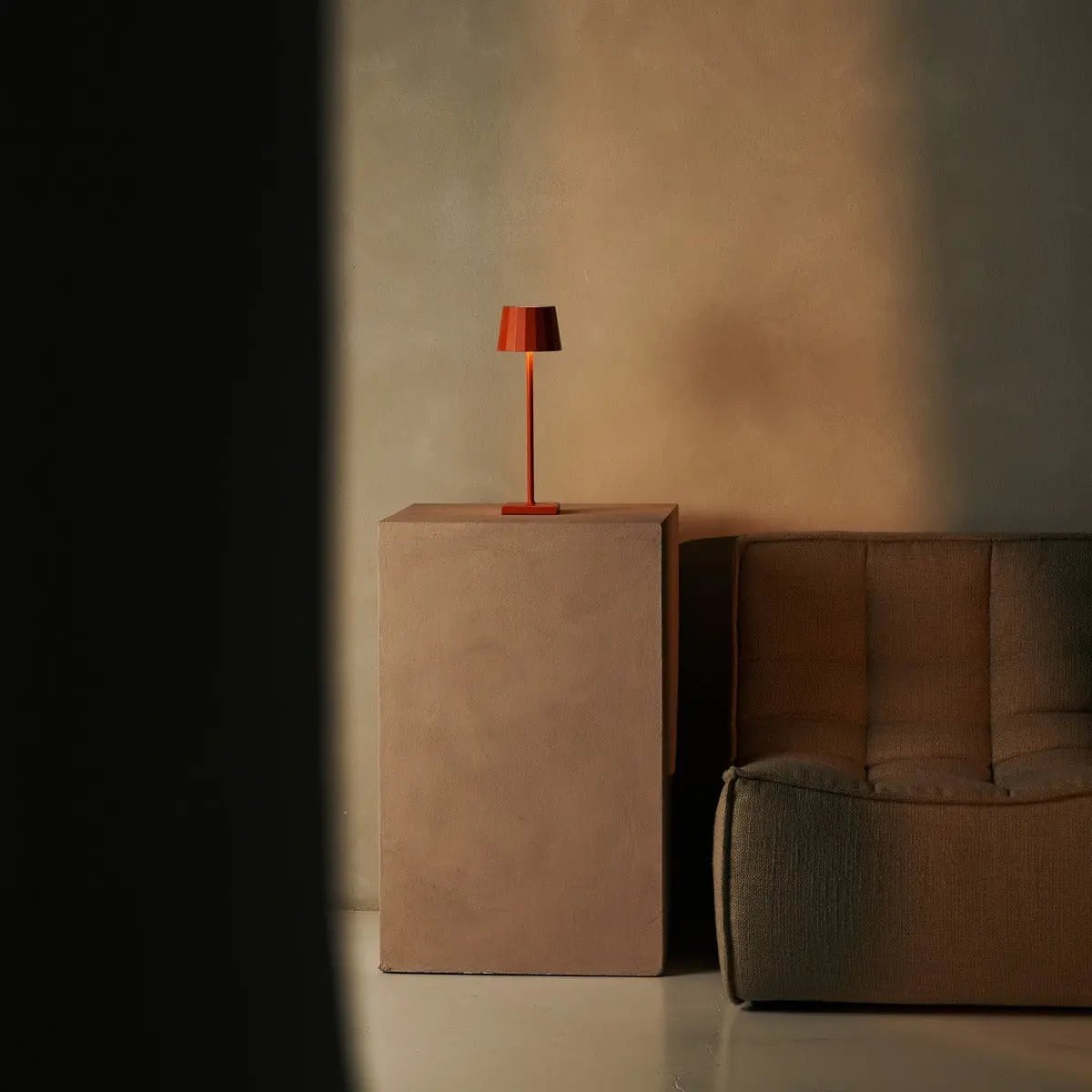 Wouter Oranjebloesem Oplaadbare Tafellamp | Draadloos opladen en batterijduur van 120 uur